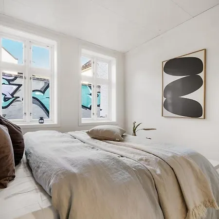 Cozy Hideaway With Private Balcony And Self Check In Bergen