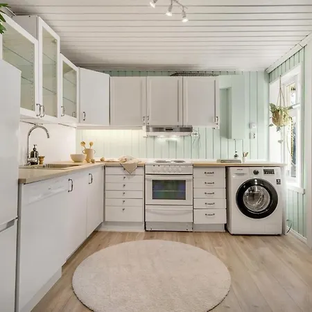Apartment Cozy Hideaway With Private Balcony And Self Check In *