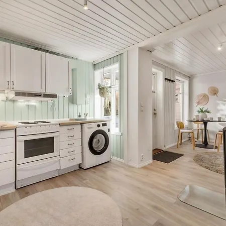Apartman Cozy Hideaway With Private Balcony And Self Check In