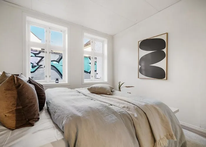 Cozy Hideaway With Private Balcony And Self Check In Берген