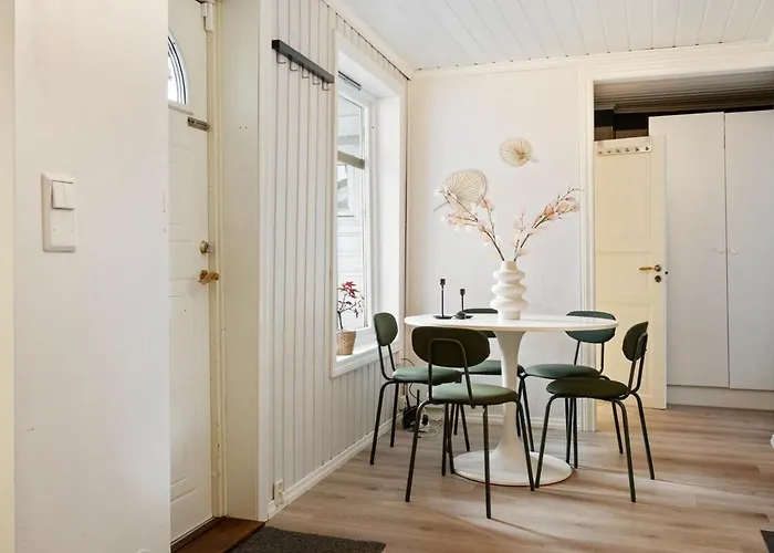 Cozy Hideaway With Private Balcony And Self Check In Берген